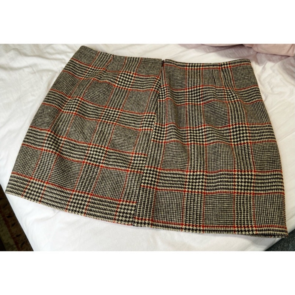 FORVER21 Plaid Mini Skirt - Picture 2 of 6